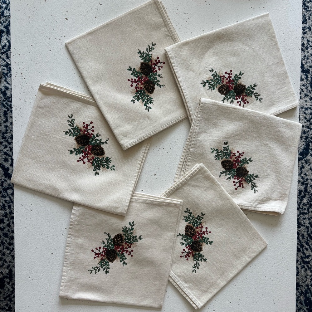 Williamsburg Winter Berry Painted Cloth Napkins